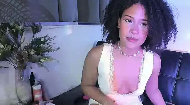 Snapshot of bronwgirl69 chatting on 01/20/25, 02:43 bronwgirl69 online show from 01/20/25, 02:43