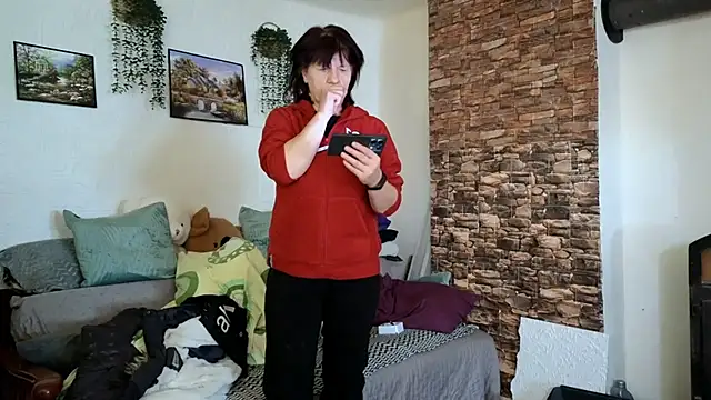 Snapshot of roxyyyrose chatting on 02/10/25, 11:46 roxyyyrose online show from 02/10/25, 11:46
