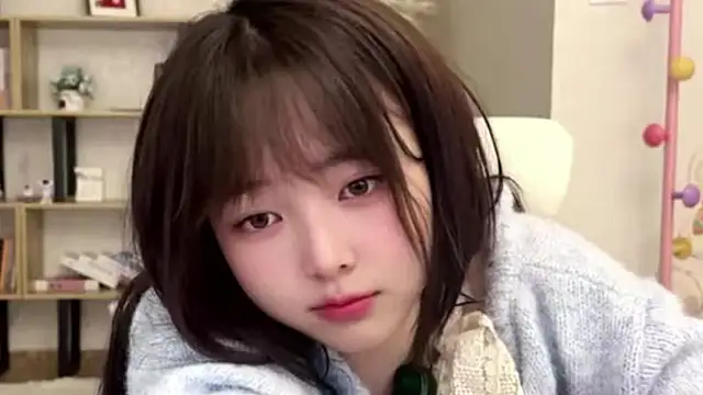 Chenjing0 online show from 04/18/26, 01:37