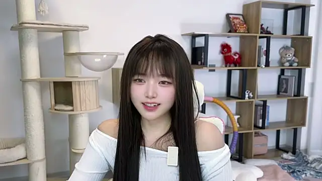 Snapshot of Chenjing0 chatting on 04/23/26, 02:41 Chenjing0 online show from 04/23/26, 02:41