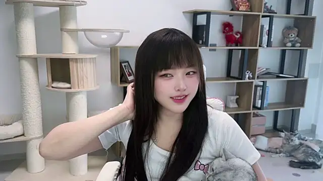 Snapshot of Chenjing0 chatting on 05/02/26, 05:23 Chenjing0 online show from 05/02/26, 05:23