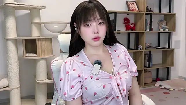 Snapshot of Chenjing0 chatting on 05/15/26, 12:12 Chenjing0 online show from 05/15/26, 12:12