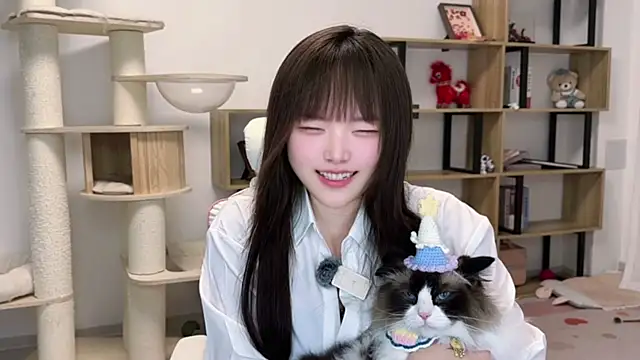 Snapshot of Chenjing0 chatting on 05/16/26, 12:15 Chenjing0 online show from 05/16/26, 12:15
