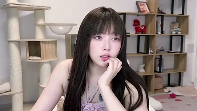 Snapshot of Chenjing0 chatting on 05/18/26, 12:33 Chenjing0 online show from 05/18/26, 12:33