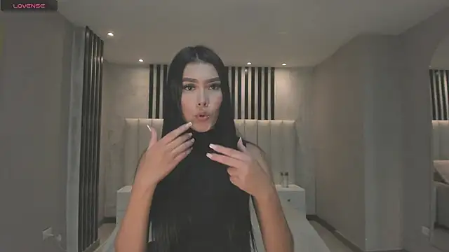 NiaSalvatore online show from 02/26/25, 08:22