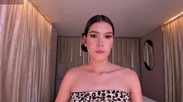 NiaSalvatore online show from 03/04/25, 07:22