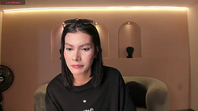 NiaSalvatore online show from 09/22/25, 07:16