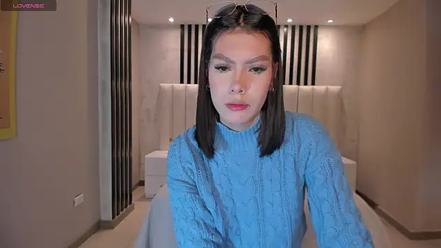 NiaSalvatore online show from 10/13/25, 11:10