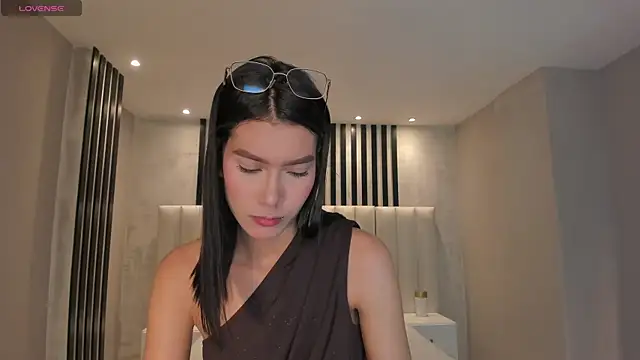 NiaSalvatore online show from 02/14/26, 07:21