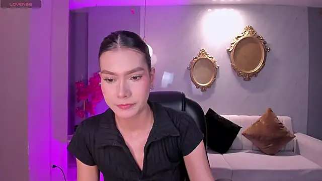 NiaSalvatore online show from 03/17/26, 03:00