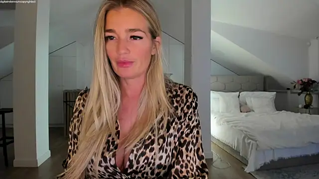 Yourhotqueeen online show from 01/12/26, 11:43