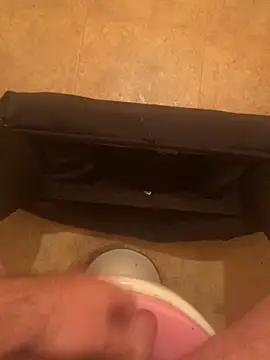 Snapshot of balint35 chatting on 10/22/25, 06:40 balint35 online show from 10/22/25, 06:40