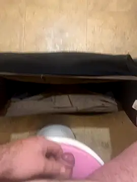 Snapshot of balint35 chatting on 11/18/25, 04:55 balint35 online show from 11/18/25, 04:55