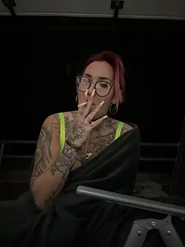 Snapshot of Mia-Fuchs chatting on 01/04/25, 06:51 Mia-Fuchs online show from 01/04/25, 06:51