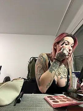 Snapshot of Mia-Fuchs chatting on 03/05/25, 07:06 Mia-Fuchs online show from 03/05/25, 07:06