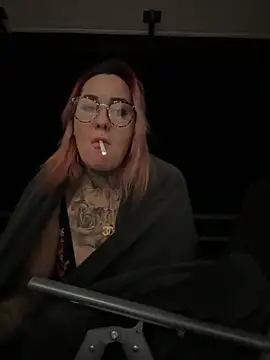 Snapshot of Mia-Fuchs chatting on 03/05/25, 11:38 Mia-Fuchs online show from 03/05/25, 11:38