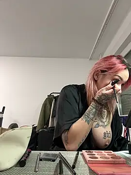 Snapshot of Mia-Fuchs chatting on 03/08/25, 01:06 Mia-Fuchs online show from 03/08/25, 01:06