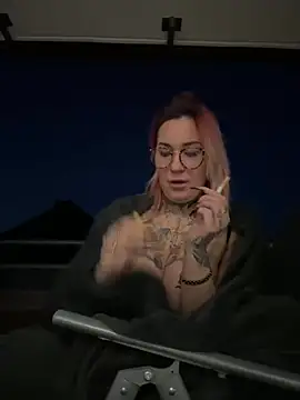 Snapshot of Mia-Fuchs chatting on 03/11/25, 05:05 Mia-Fuchs online show from 03/11/25, 05:05