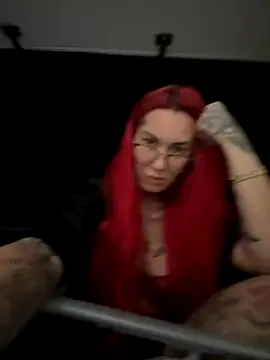 Snapshot of Mia-Fuchs chatting on 09/19/25, 02:57 Mia-Fuchs online show from 09/19/25, 02:57