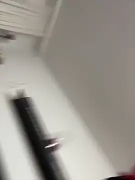 Snapshot of Mia-Fuchs chatting on 09/22/25, 02:13 Mia-Fuchs online show from 09/22/25, 02:13