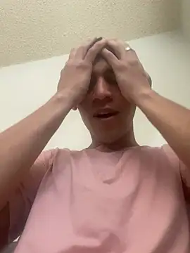 Snapshot of leisurelycriminal chatting on 01/01/25, 08:37 leisurelycriminal online show from 01/01/25, 08:37