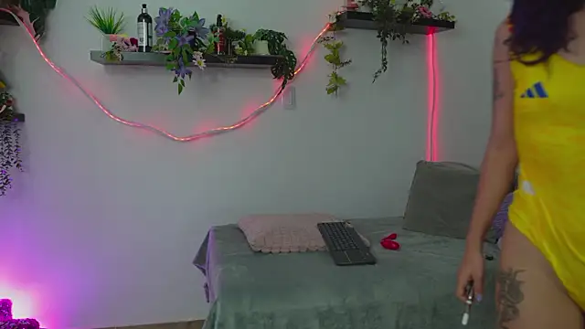 Snapshot of bri_cullen chatting on 06/18/26, 01:39 bri cullen online show from 06/18/26, 01:39