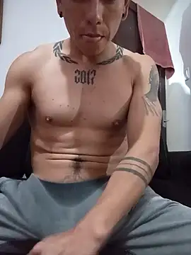 Snapshot of chispahot69_ chatting on 01/23/25, 10:32 chispahot69 online show from 01/23/25, 10:32