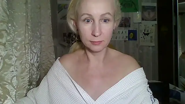 Snapshot of Mariana_har777 chatting on 03/01/25, 06:32 Mariana har777 online show from 03/01/25, 06:32