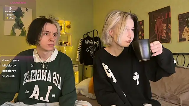 Snapshot of VeryRare_TwinS chatting on 11/16/25, 10:26 VeryRare TwinS online show from 11/16/25, 10:26