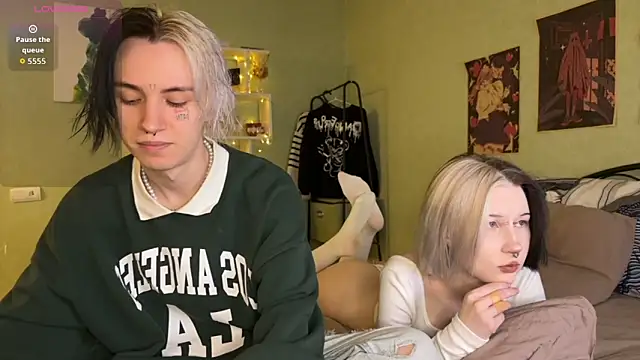 Snapshot of VeryRare_TwinS chatting on 11/18/25, 10:03 VeryRare TwinS online show from 11/18/25, 10:03