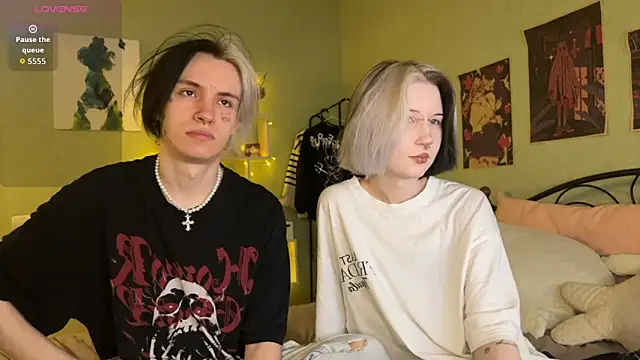 Snapshot of VeryRare_TwinS chatting on 11/26/25, 10:44 VeryRare TwinS online show from 11/26/25, 10:44