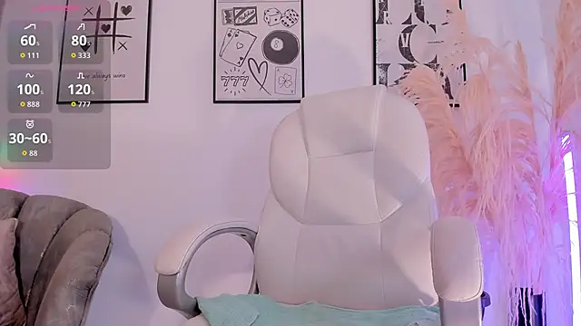 Snapshot of NiiaEvanss chatting on 11/10/25, 01:21 NiiaEvanss online show from 11/10/25, 01:21