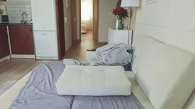 KristineEsme online show from 10/12/25, 06:12