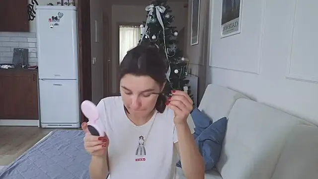 KristineEsme online show from 12/17/25, 05:24