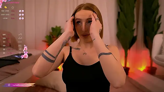 LunaBlossomX online show from 03/05/25, 08:42