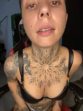 Izy cute  online show from 02/12/25, 06:30