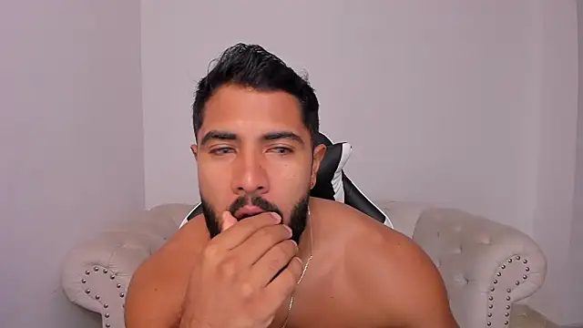 Santiago huntt online show from 01/12/26, 12:32