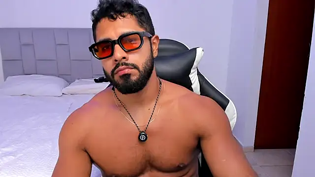 Santiago huntt online show from 04/15/26, 09:15