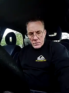 Snapshot of aigledauphin chatting on 10/13/25, 11:21 aigledauphin online show from 10/13/25, 11:21