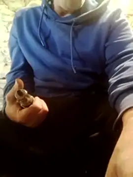 Snapshot of aigledauphin chatting on 10/28/25, 01:25 aigledauphin online show from 10/28/25, 01:25