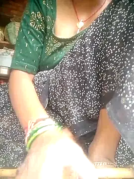 Snapshot of Amaya_Bajwa chatting on 10/01/25, 04:07 Amaya Bajwa online show from 10/01/25, 04:07