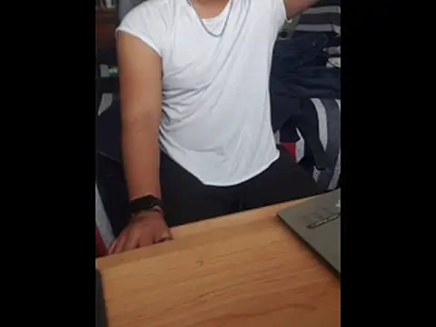 Snapshot of pitorico_bb chatting on 12/15/25, 08:13 pitorico bb online show from 12/15/25, 08:13