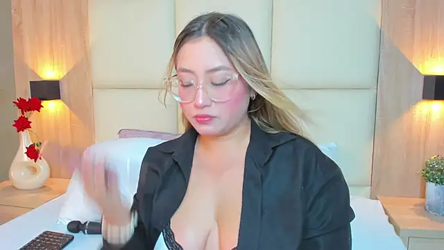 Snapshot of antonella_cutie_ chatting on 07/17/26, 12:56 antonella cutie online show from 07/17/26, 12:56