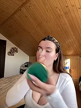 mewKate online show from 04/04/26, 03:09