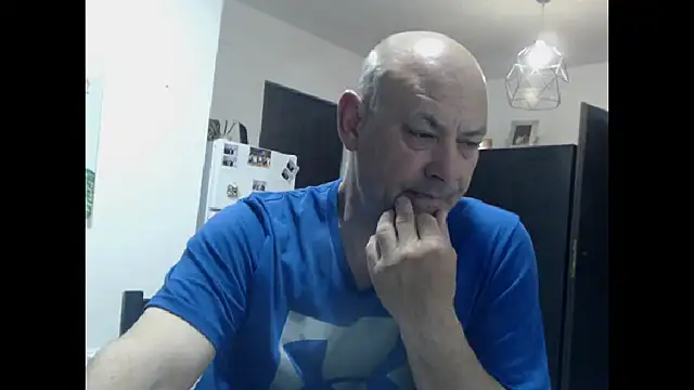 adryanyou46 online show from 04/23/26, 07:05