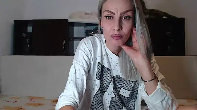 Snapshot of AshlineKatte chatting on 10/22/25, 05:02 AshlineKatte online show from 10/22/25, 05:02