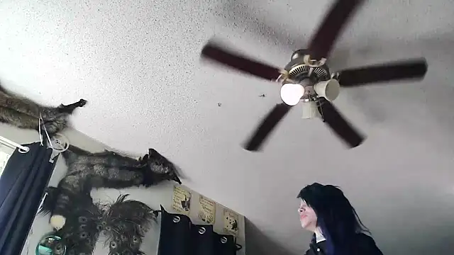 Snapshot of trashbrat chatting on 09/13/25, 10:20 trashbrat online show from 09/13/25, 10:20