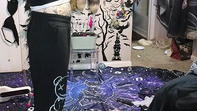 Snapshot of trashbrat chatting on 10/28/25, 07:12 trashbrat online show from 10/28/25, 07:12