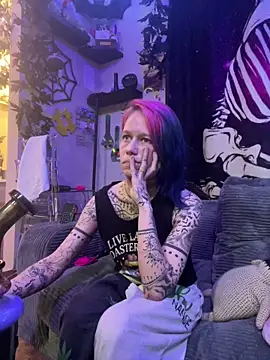 Snapshot of trashbrat chatting on 04/28/26, 02:10 trashbrat online show from 04/28/26, 02:10