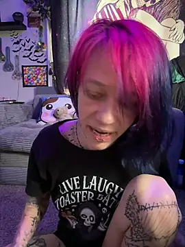 Snapshot of trashbrat chatting on 05/09/26, 11:10 trashbrat online show from 05/09/26, 11:10